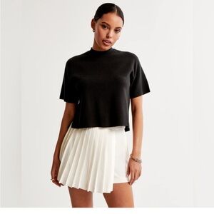 Abercrombie & Fitch Black and White Pleated Skirt